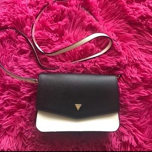 ❤️🌸 Guess Crossbody🌸❤️NWOT
